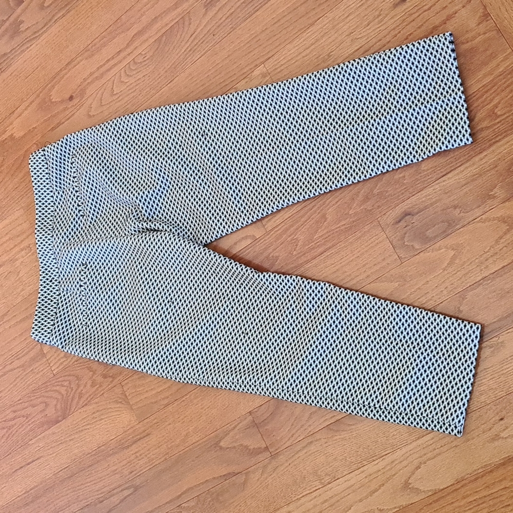 Express Capris - Picture 2 of 6